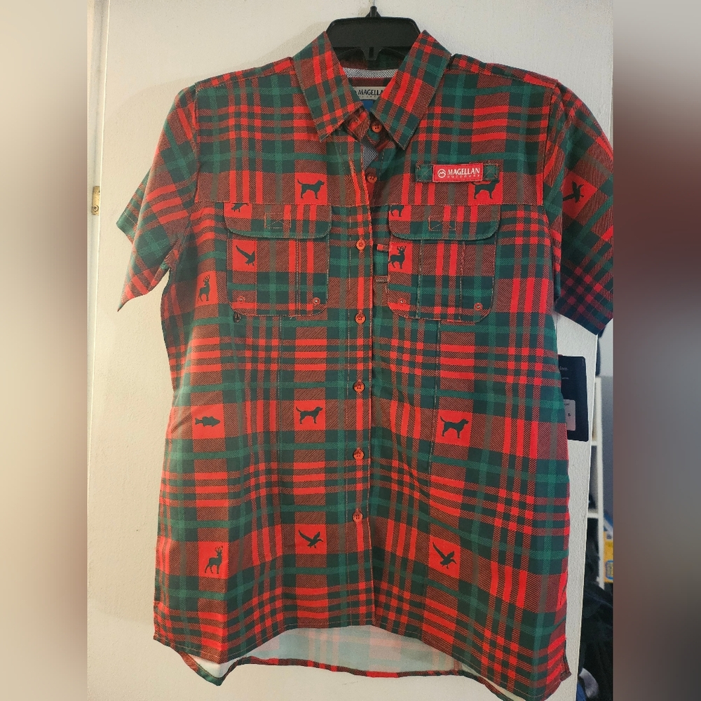 NEW Magellan Women's Fishing Gear Christmas Holiday Short‎ Sleeve Shirt